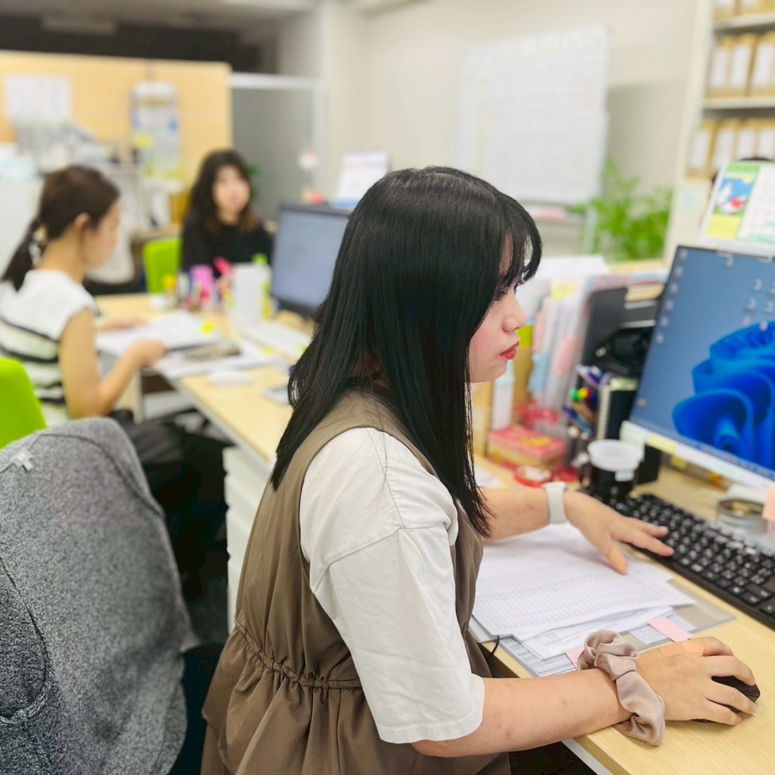 仕事をする社員